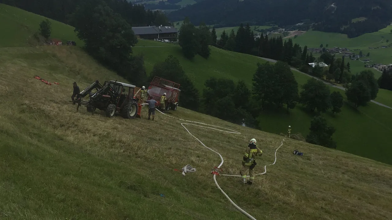 1_fahrzeugbrand_brixen_1.jpg