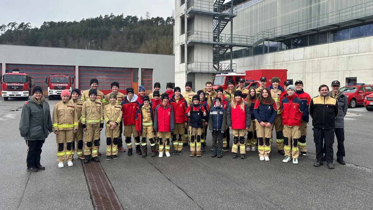 Feuerwehrjugend-besucht-Landesfeuerwehrschule